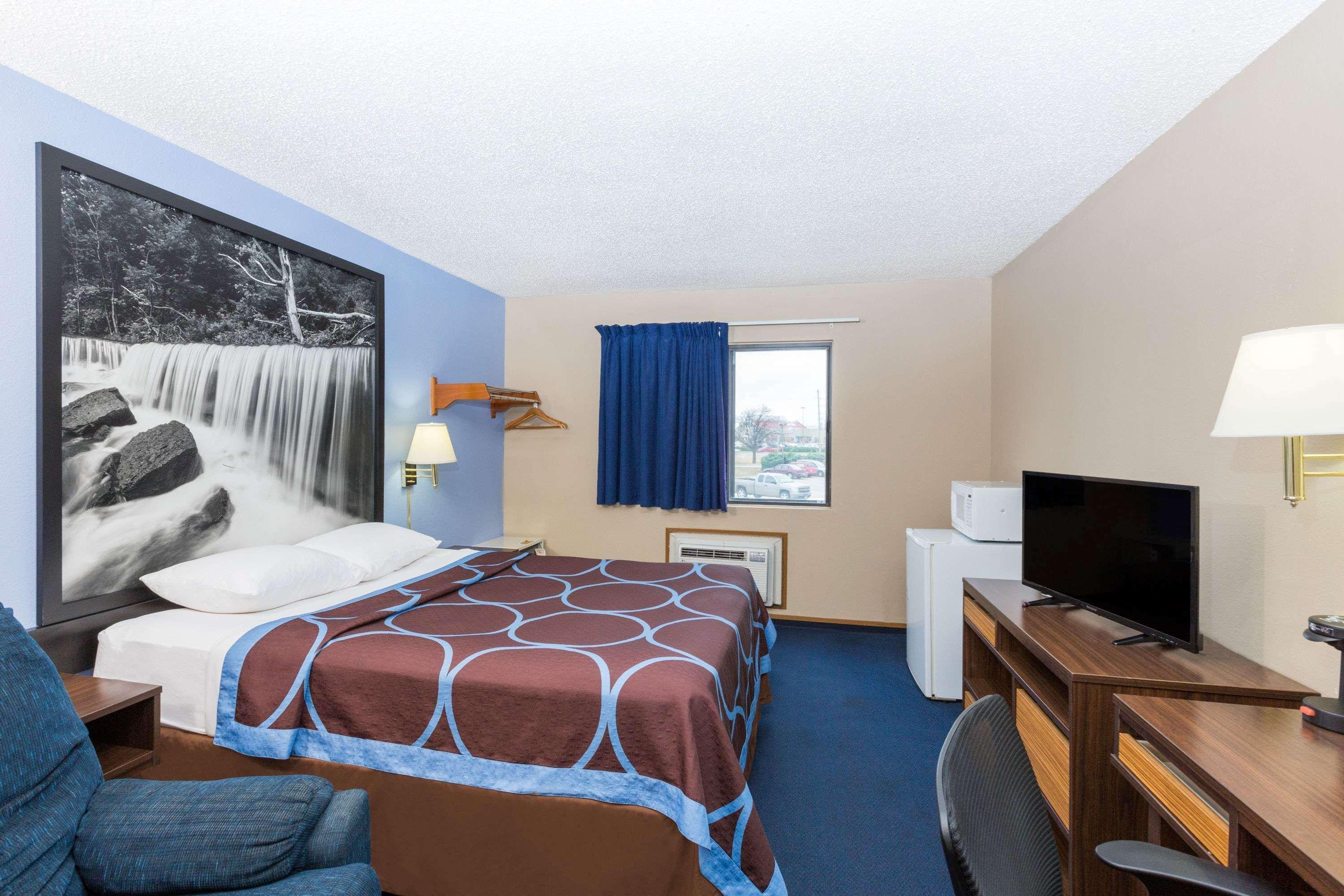 Super 8 By Wyndham Manhattan Ks Eksteriør billede