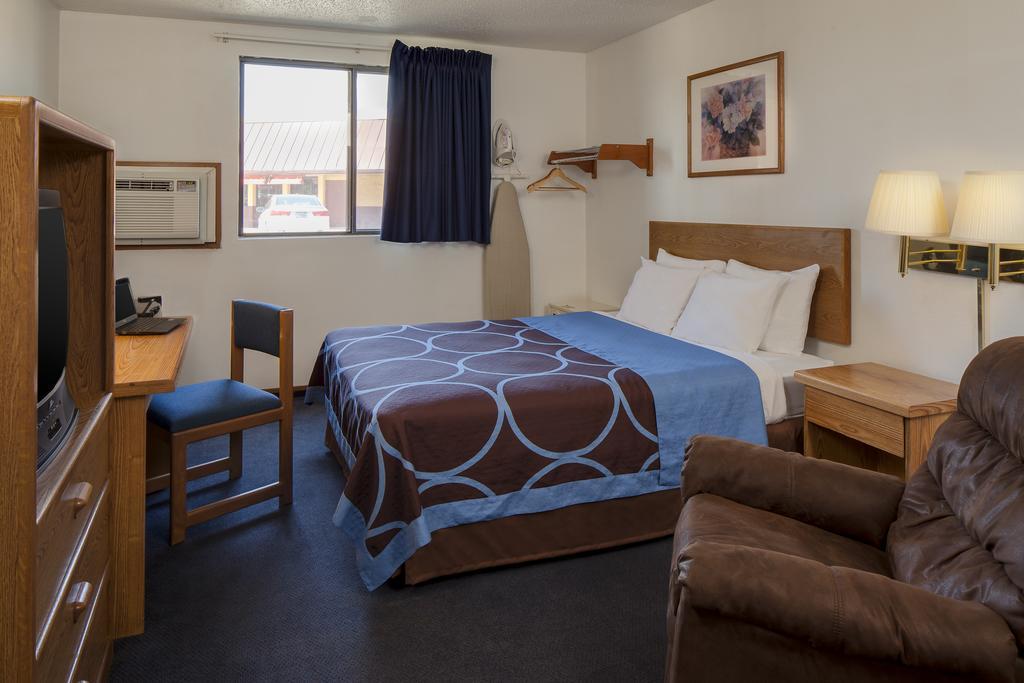 Super 8 By Wyndham Manhattan Ks Eksteriør billede